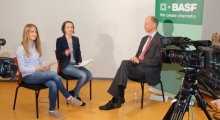 Dr. Bock im Gespräch mit Daniela Zipperer und Jana Jung